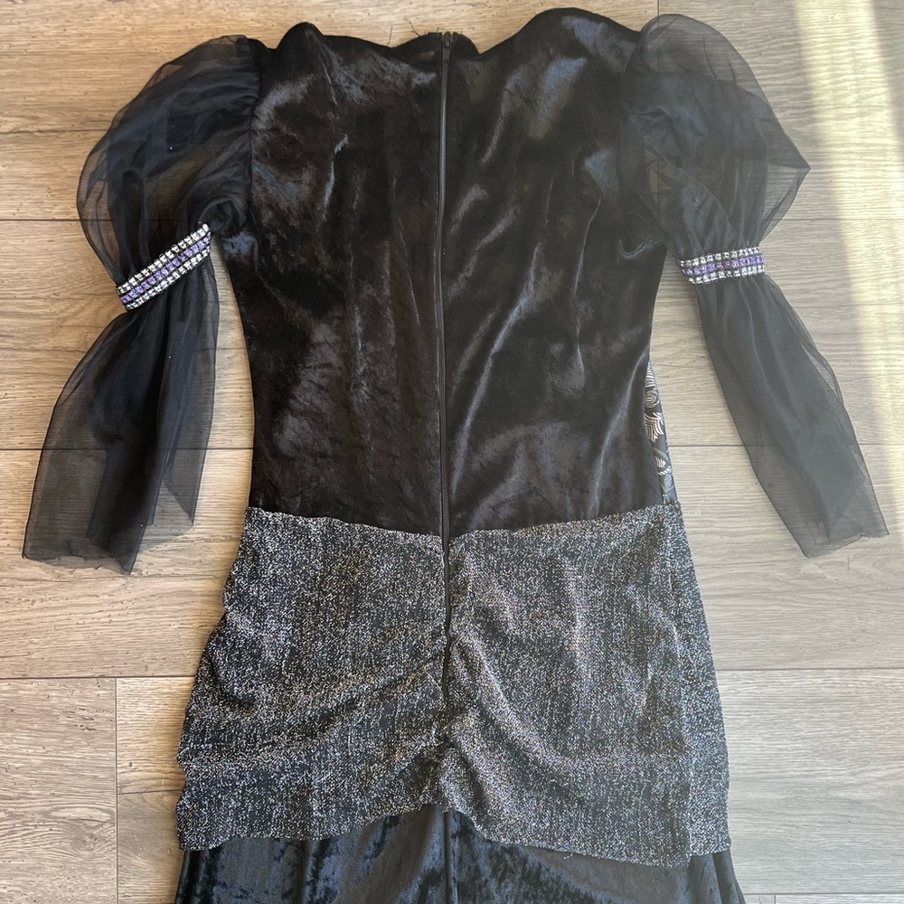 Disguise Women’s Vampire Halloween Costume Black, Gray, & Purple Puff Sleeve - Picture 6 of 9